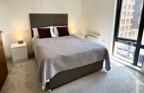 Bordesley Appartement | Modern 1 Bedroom Apartment with Parking