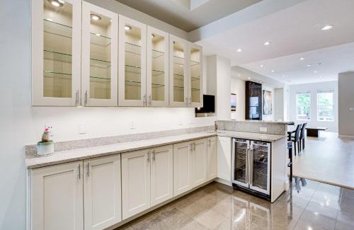 Cardozo Maison | Modern 1 block from Metro subway Minutes to Capital, Museums and National Mall