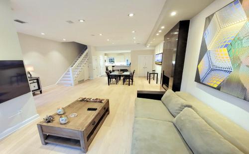 Cardozo Maison | Modern 1 block from Metro subway Minutes to Capital, Museums and National Mall