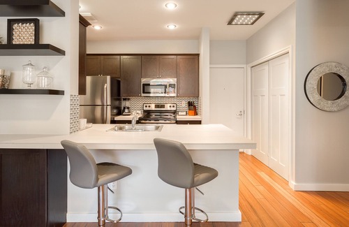 Belltown Copropriété | Moderne 1 BR tranquille au centre de Seattle, piscine, salle de gym, parking GRATUIT