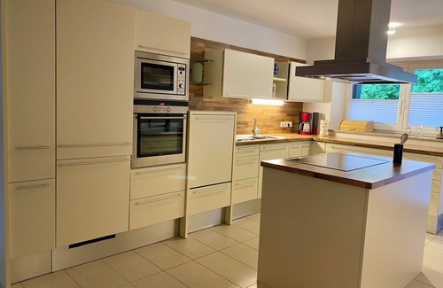 Freilassing Appartement | Modern 160sqm - fully equipped - near Salzburg - mountains lakes and culture 🏔️