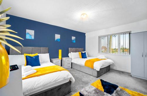 Olton Maison | Modern 18 Guest Large Home in Solihull - Near NEC, JLR, HS2 and BHX