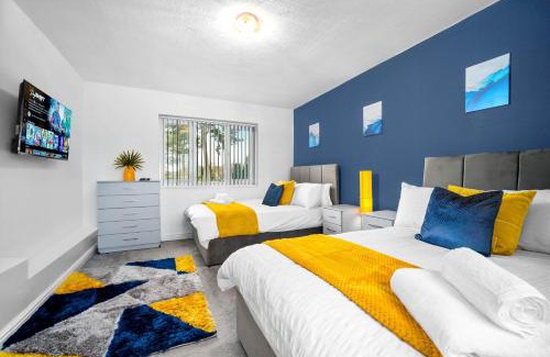 Olton Maison | Modern 18 Guest Large Home in Solihull - Near NEC, JLR, HS2 and BHX