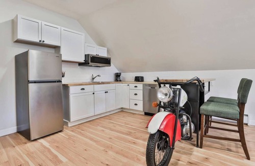 North Andover Appartement | Modern 1BD Near Downtown & Hgwy