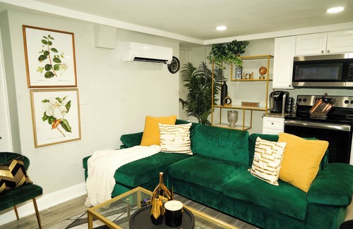 Mount Pleasant Appartement | Cozy, Modern 1-BR ★ Great Location + Free Parking!