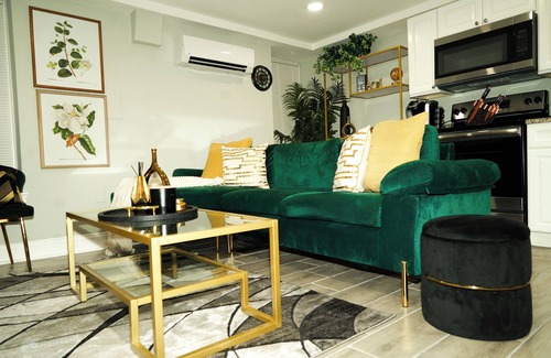 Mount Pleasant Appartement | Cozy, Modern 1-BR ★ Great Location + Free Parking!
