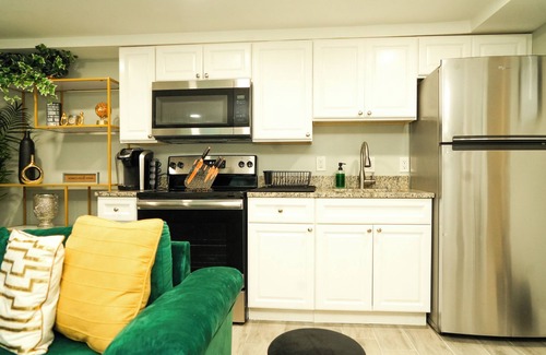 Mount Pleasant Appartement | Cozy, Modern 1-BR ★ Great Location + Free Parking!