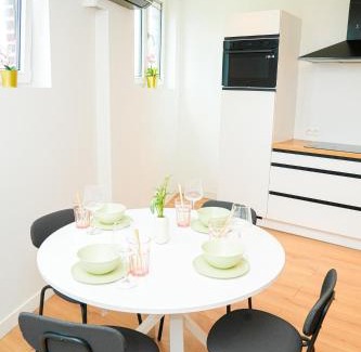 Bloemekenswijk Appartement | Modern 1BR & 1LR Apartment Next to City Center