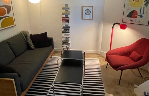 Eckington Appartement | Modern 1BR apartment in historic D.C. row home