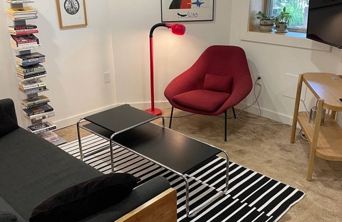 Eckington Appartement | Modern 1BR apartment in historic D.C. row home