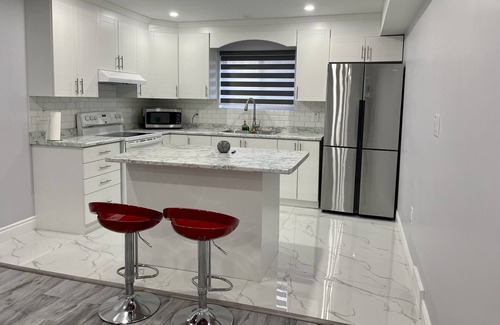 Woodslee Maison | Modern 1BR Basement Retreat