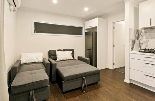 Upper Hutt Appartement | Appartement moderne 1 chambre, entrée privée, cuisine complète