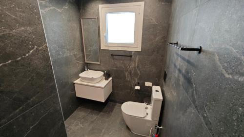 Larnaca Appartement | Modern 1BR House with Garden Near Larnaca Beach & Airport