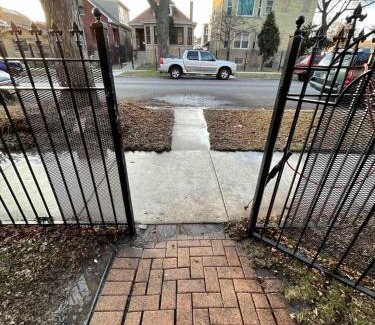 Gage Park Appartement | Modern 1BR Outdoor Space & Cozy Vibes