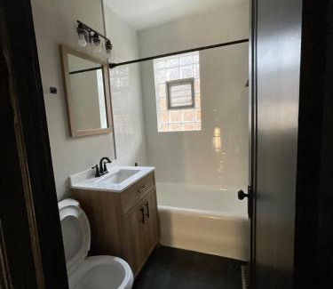 Gage Park Appartement | Modern 1BR Outdoor Space & Cozy Vibes