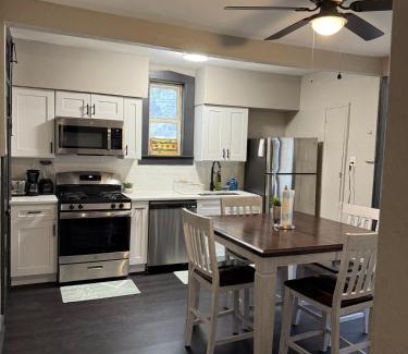 Gage Park Appartement | Modern 1BR Outdoor Space & Cozy Vibes