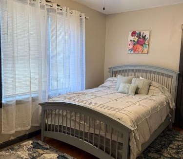 Gage Park Appartement | Modern 1BR Outdoor Space & Cozy Vibes