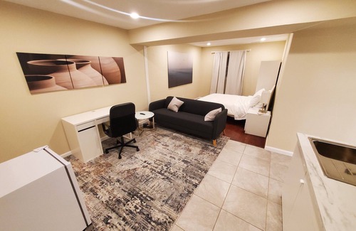 Franconia Maison | Modern 1BR Studio in Safe Alexandria Neighborhood , Near Metro & Dining.