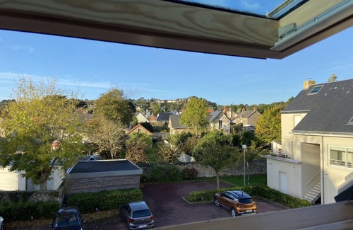 Barneville-Carteret Appartement | Appartement de 2 chambres à 5 minutes à pied des restaurants et du front de mer.