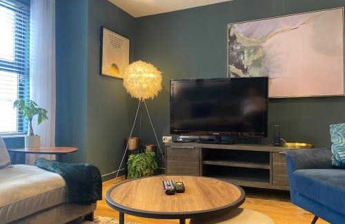 Queens Quarter Appartement | Modern 2 Bed apartment w parking