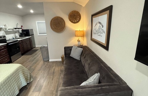 Plainview Cabine | Modern 2 bed cabin 2 miles from Lake Nimrod and within 30 mins of 4 state parks