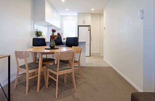 Linwood Appartement | Modern 2 Bed City-Fringe | Carpark & Courtyard