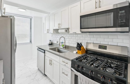 Alexandria West Appartement | Modern 2-Bed Condo: Close to DC Monuments & More!