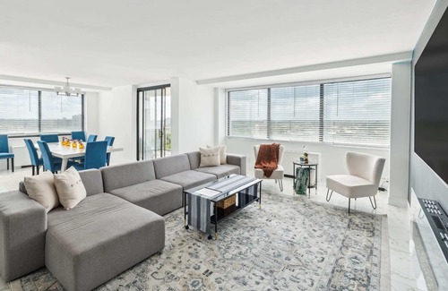 Alexandria West Appartement | Modern 2-Bed Condo: Close to DC Monuments & More!