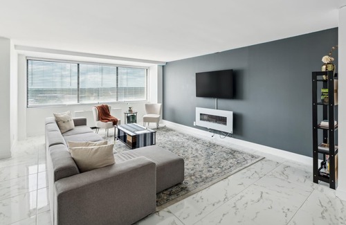 Alexandria West Appartement | Modern 2-Bed Condo: Close to DC Monuments & More!