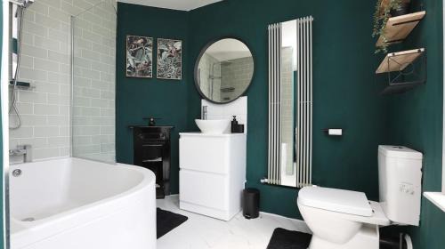 Enfield Highway Maison | Modern 2 bed house in Enfield with private driveway parking