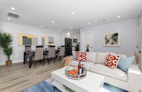 Mission Hills Maison | Modern 2-Bed Perfect for Extended Stays!