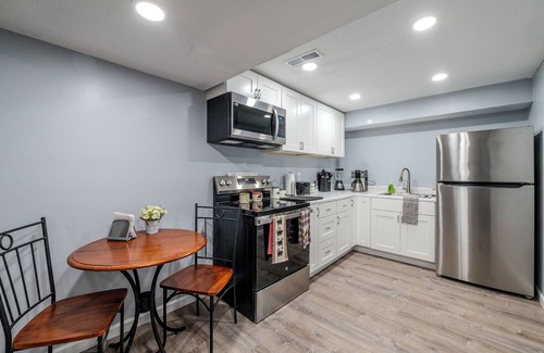 Derry Appartement | Modern 2-bedroom 1 bathroom apartment with private entrance and fitness room.