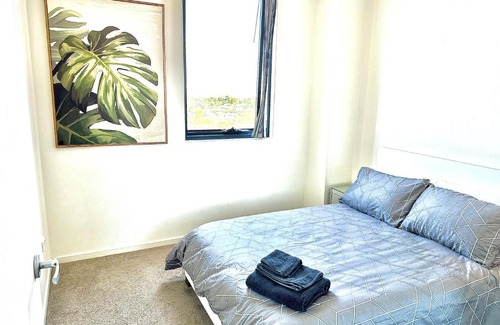 Liverpool Appartement | Modern 2 bedroom & 2 bathroom apartment with stunning Sydney CBD & Skyline Views!