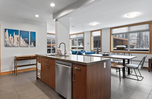Sun Peaks Cabine | Appartement moderne de 2 chambres dans le centre du village