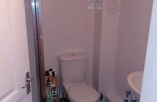 Uddingston Appartement | Modern 2 bedroom apartment 10 mins drive from city centre with access to local train station
