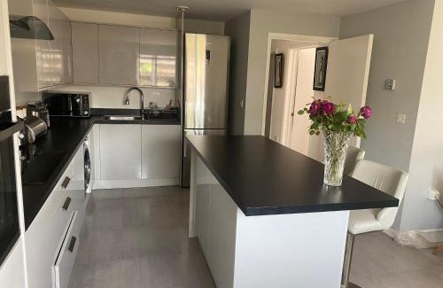 Dagenham Appartement | Modern 2 bedroom flat with Sky TV & free parking