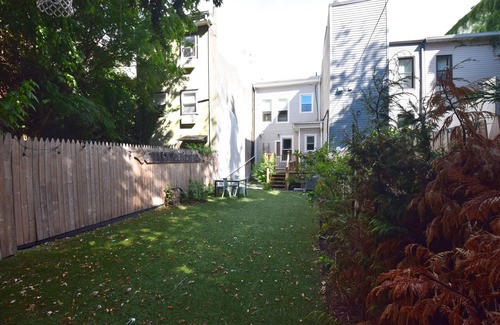 Bushwick Maison | Modern 2 Bedroom Home with Spacious Yard