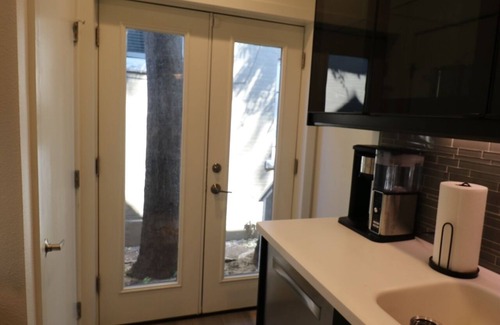 City Park West Maison | Modern 2-bedroom in West City Park Neighborhood