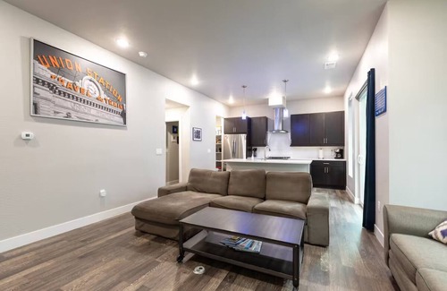 Five Points Maison | Modern 2-bedroom townhome w/ rooftop patio in brilliant Denver