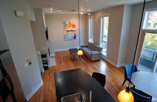 Southeast Omaha Maison | Modern 2 bedroom Townhouse, steps from the Old Market