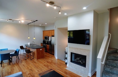 Southeast Omaha Maison | Modern 2 bedroom Townhouse, steps from the Old Market
