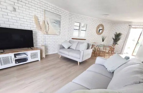Shelly Beach Appartement | Modern 2 BR Beachside Apartment - Kings Beach QLD