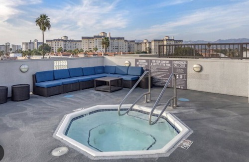 La Brea Appartement | Modern 2 BR near Grove & LACMA