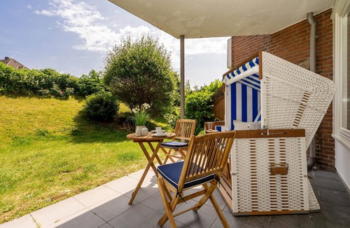 Westerland Appartement | Modern 2-room apartment with terrace, parking space, WLAN. Pets allowed.