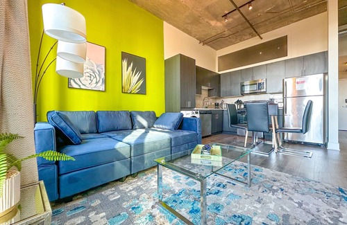 Near South Side Appartement | Modern 2b/2b family heaven with optional parking for up to 8 guests