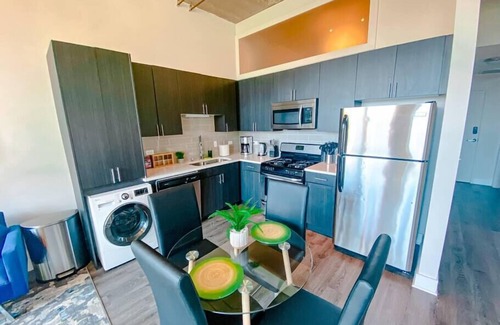 Near South Side Appartement | Modern 2b/2b family heaven with optional parking for up to 8 guests