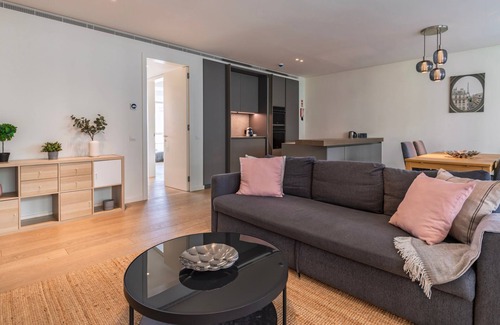 Marvila Appartement | Modern 2BDR Apartment w/Garage by LovelyStay