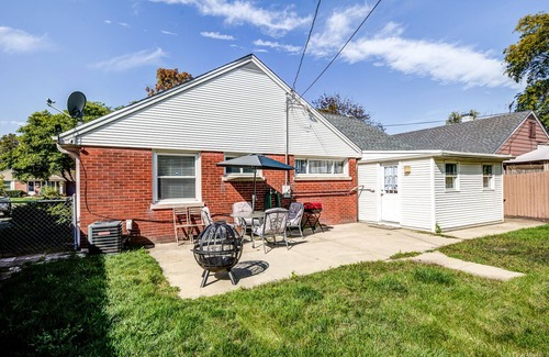 Forestview Maison | Modern 2Bdrm Westchester Home with brand-new out door HOT TUB