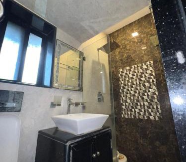 Lokhandwala Complex Appartement | Modern 2bhk in main Lokhandwala
