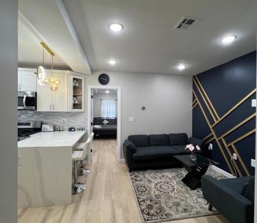 West Side Appartement | Modern 2BR and Office Near NYC With Parking - Sleeps 6